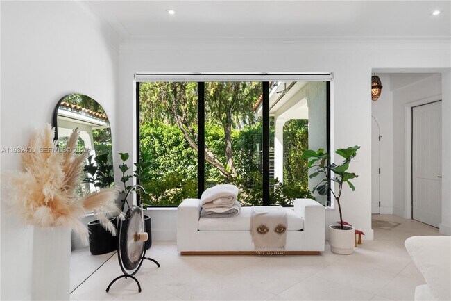 Building Photo - 2489 Meridian Ave