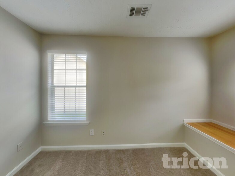 Building Photo - 1469 Buckingham Pl