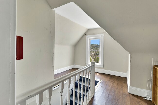 Building Photo - 455 Dallas St