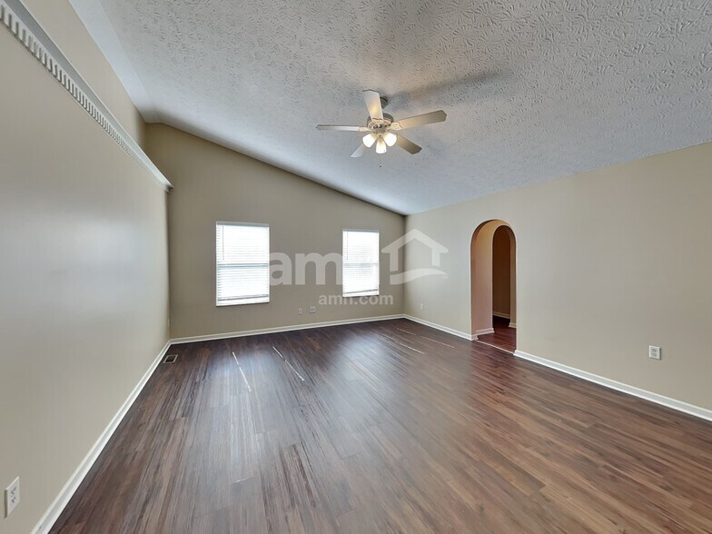 Building Photo - 275 Monarch Dr
