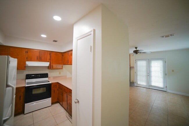 Building Photo - 1820 Nicklaus Dr