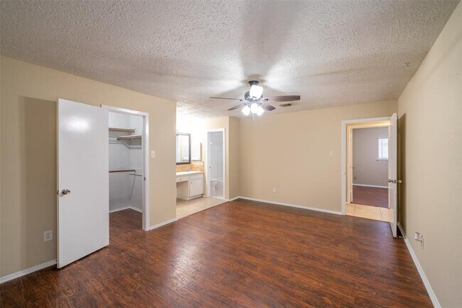 Building Photo - 1815 Ripple Creek Dr