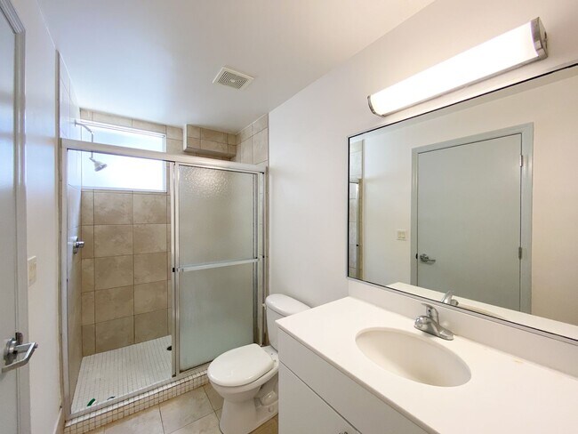 Building Photo - Lofts Oasis #105 - Pet Friendly!