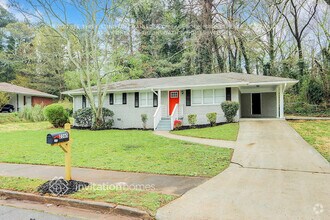 Building Photo - 2365 Shamrock Dr