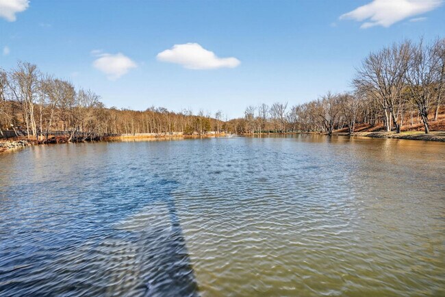 Building Photo - 443 Clove Rd