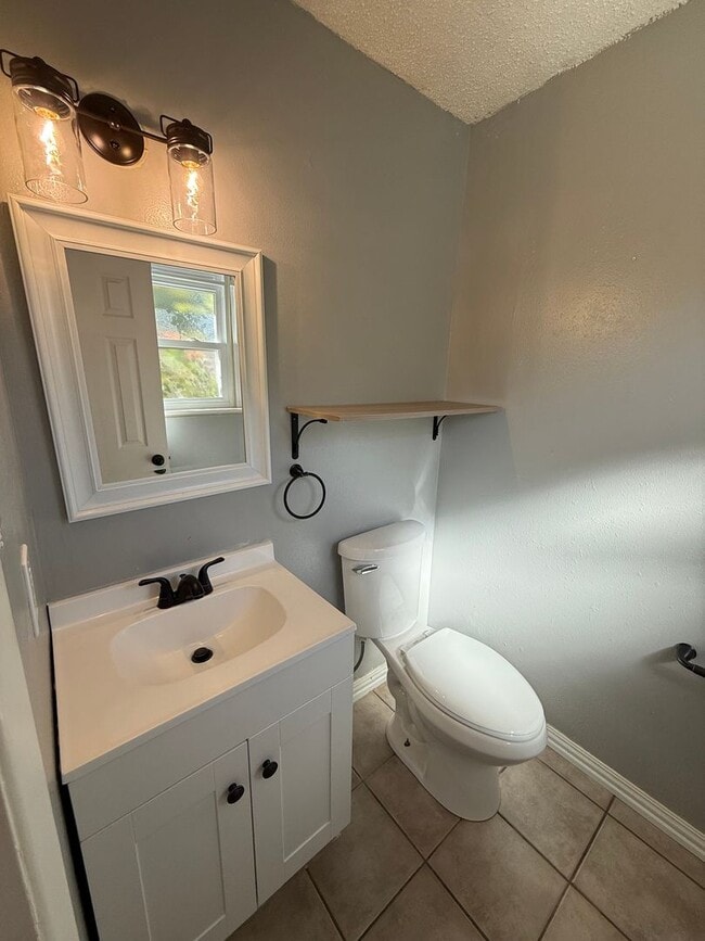 Building Photo - 4 Bed Brick Home! Zia School District! - P...