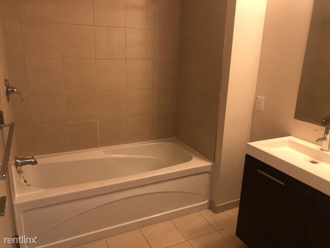 Building Photo - 2 br, 1 bath Apartment - 112 Beverly St