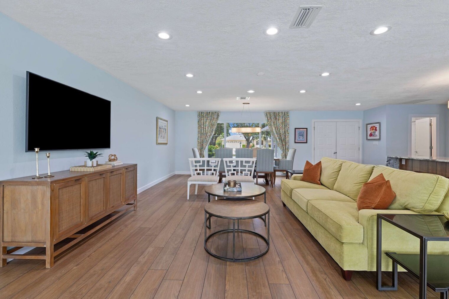 Building Photo - 2218 Kings Lake Blvd