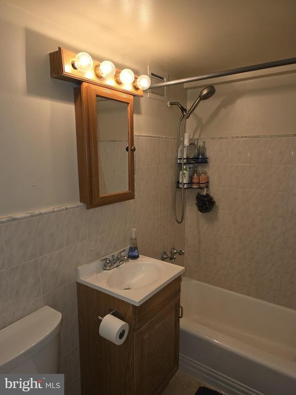 Building Photo - 2101 Chestnut St