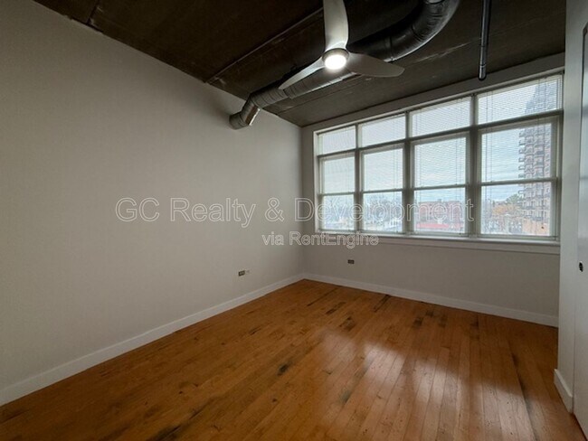 Building Photo - 10 S Dunton Ave