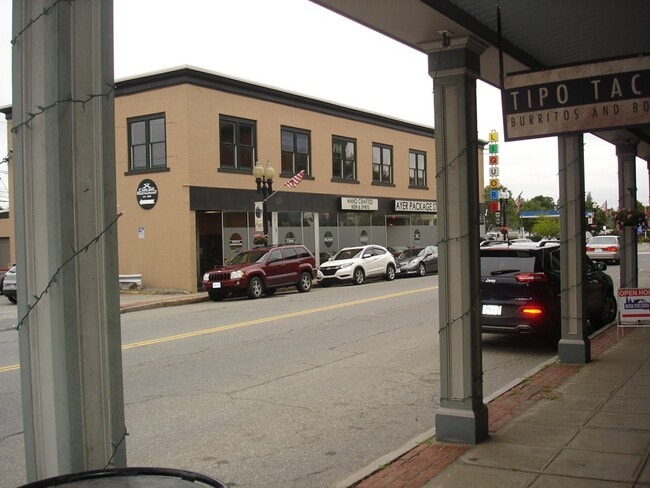 Building Photo - 25 Main St