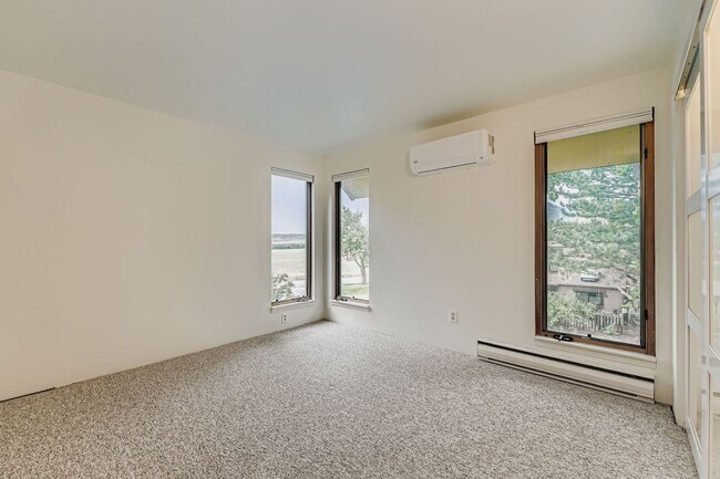 Building Photo - Beautiful 4-Bedroom Home with Mountain Vie...