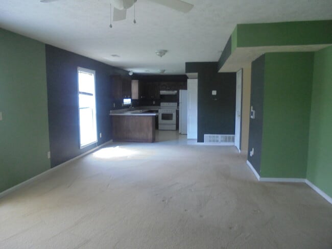 Building Photo - 100 Shara Dr