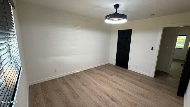 Building Photo - 3109 E Cholla St