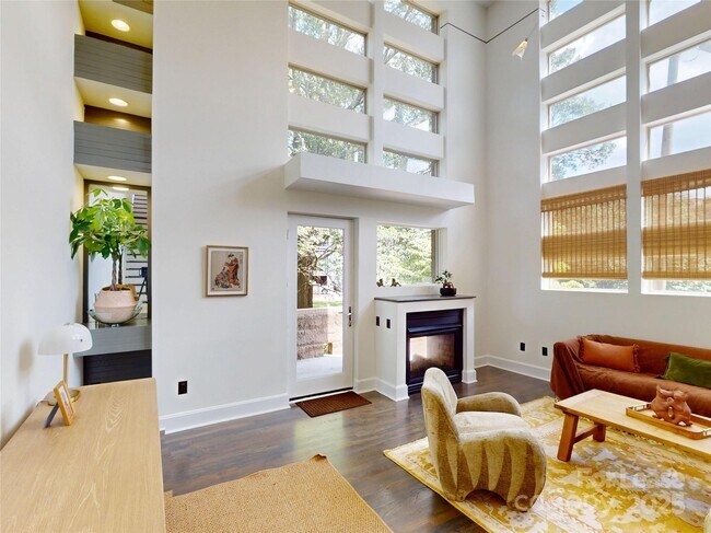 Building Photo - 420 Queens Rd