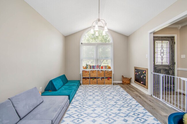 Building Photo - 2713 Leabrook Dr