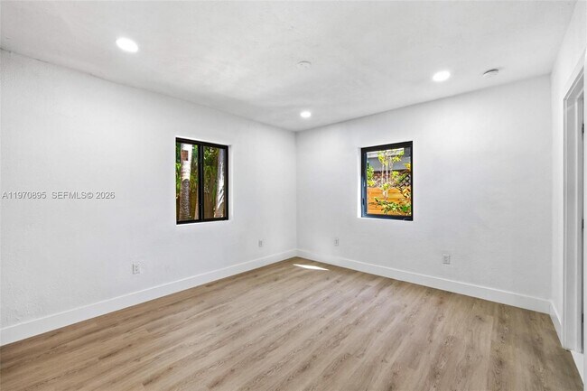 Building Photo - 751 NE 80th St