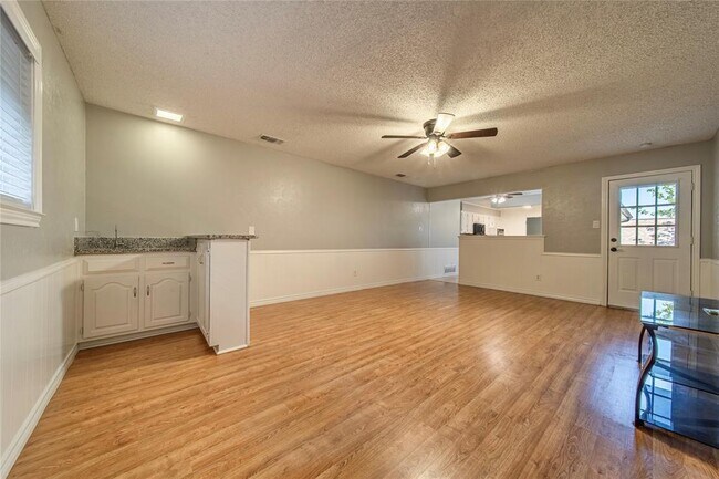 Building Photo - 408 Shoreview Dr