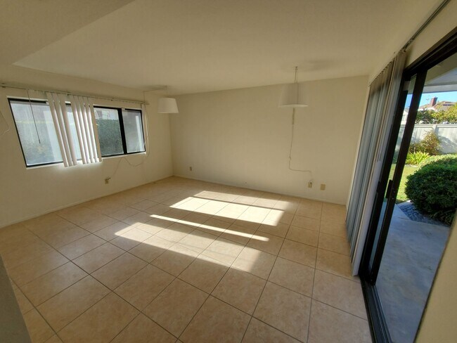 Building Photo - Beautiful Woodbridge/Lakeside Home for Lease!