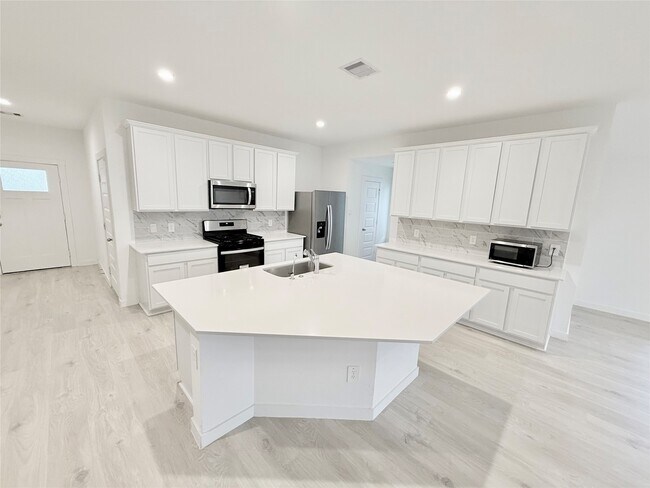 Building Photo - 31611 Farlam Farms Trl