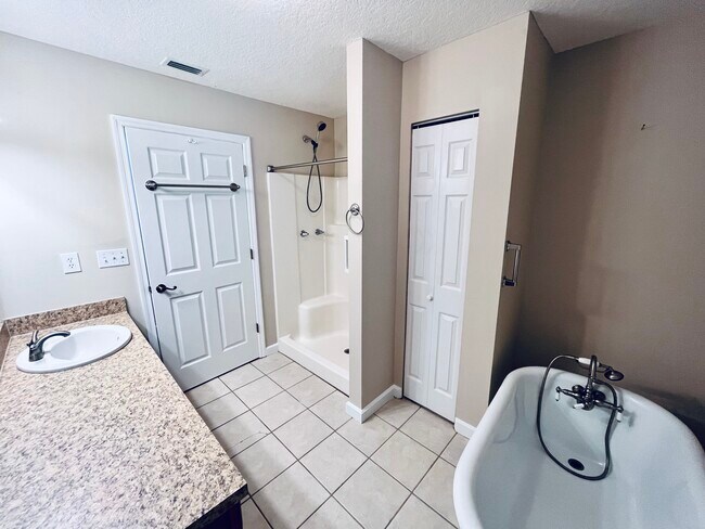 Building Photo - 273 Hollywood Forest Dr