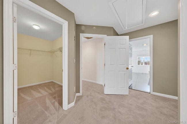 Building Photo - 5 Clearwater Ct