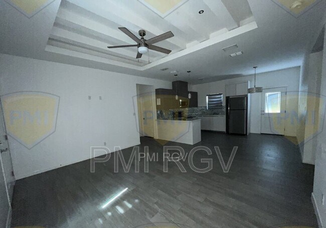 Building Photo - 805 W Garrison Dr