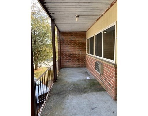 Building Photo - 5 Lakeview Gardens