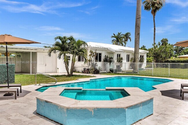 Building Photo - 703 NE 7th St