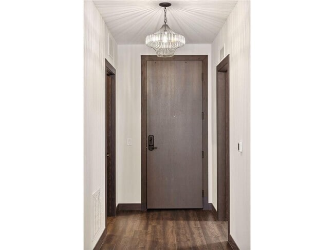 Building Photo - 253 Lake St E