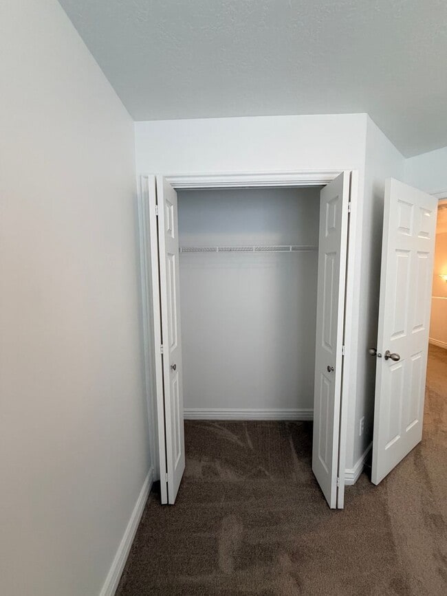 Building Photo - PAY NOTHING UNTIL AUGUST 1ST- 3 Bed, 2.5 Bath Townhome in Pleasant Grove
