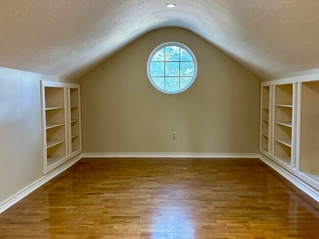 Building Photo - 5659 Lymbar Dr