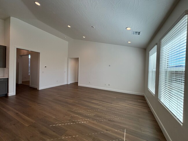 Building Photo - BRAND NEW HOME BY SAND HOLLOW FOR RENT!