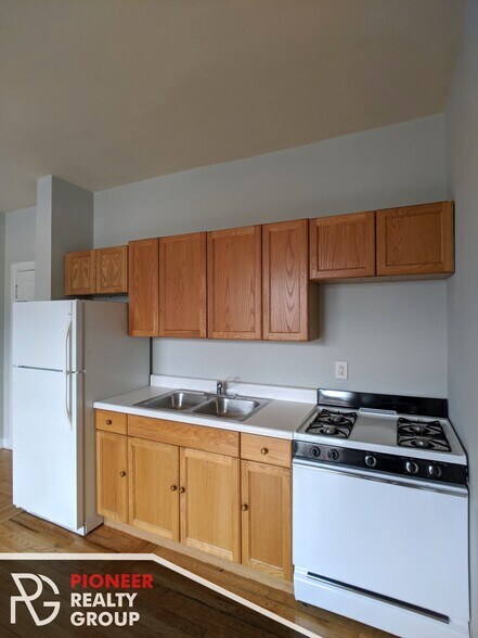 Building Photo - 1044 W George St