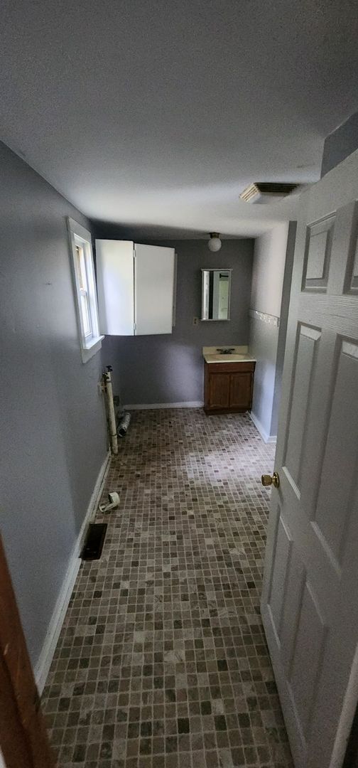 Building Photo - Charming 4 Bedroom House on Briant St