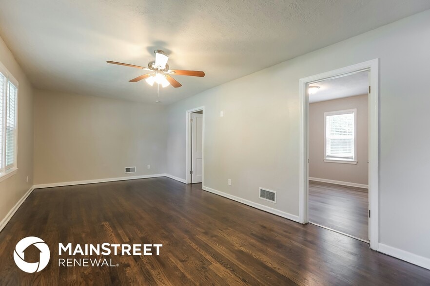 Building Photo - 6201 E Red Bridge Rd