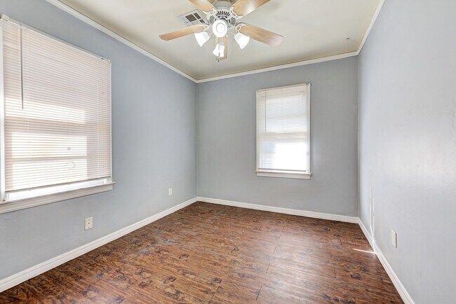 Building Photo - 2144 Pearson Dr