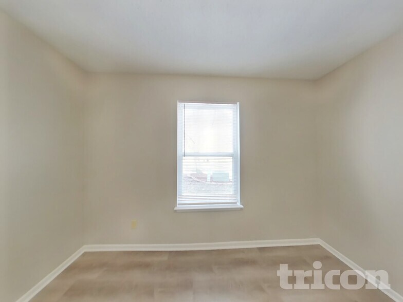 Building Photo - 683 Florence Dr