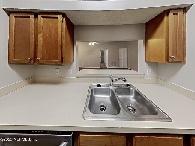 Building Photo - 4400 Apple Tree Pl