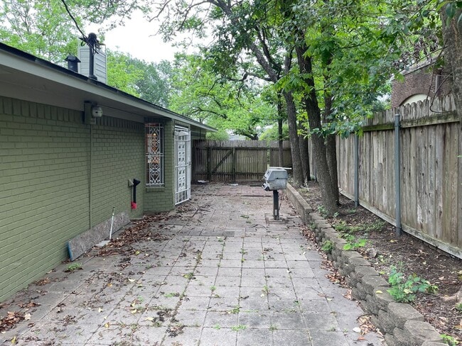 Building Photo - 3701 Austin Ave