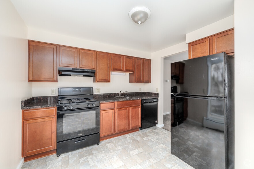 Primary Photo - Franklin Park Apartments