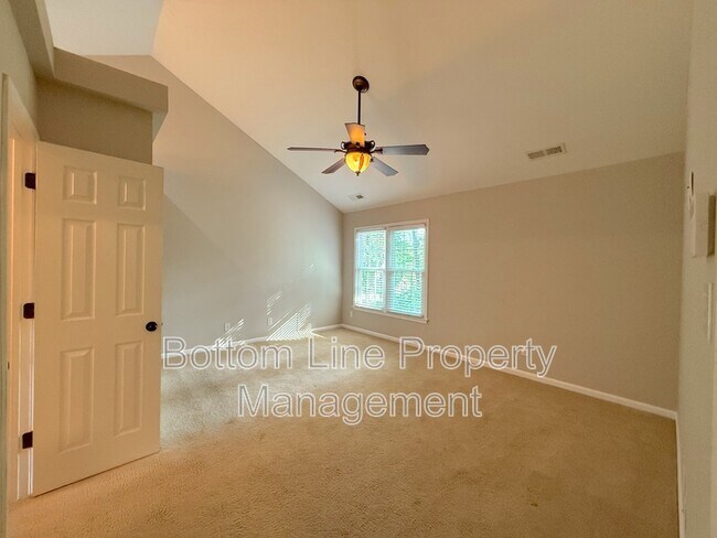 Building Photo - 2321 Heathershire Ln