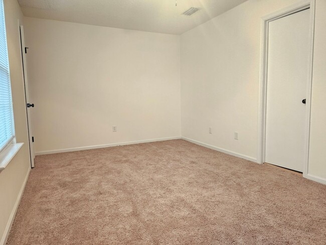 Building Photo - 546 Hollomon Dr