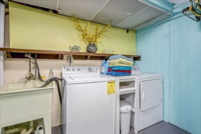 Building Photo - Immaculate 3 bedroom 3 Bathroom