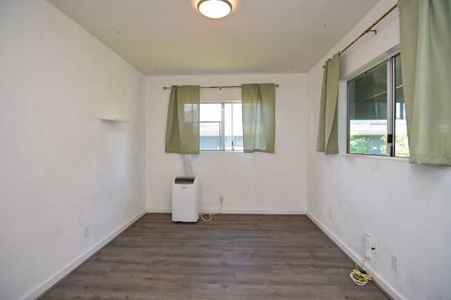 Building Photo - 3BR / 2Bath / 3Pkg - Home in Aiea!