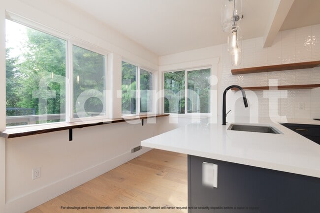 Building Photo - 8520 13th Ave NW