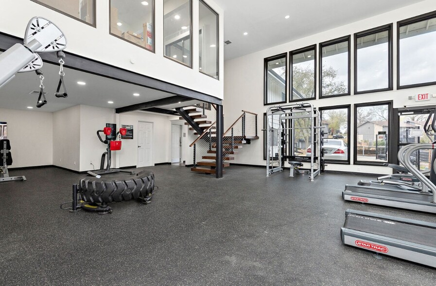 Building Photo - Hillcrest Estates