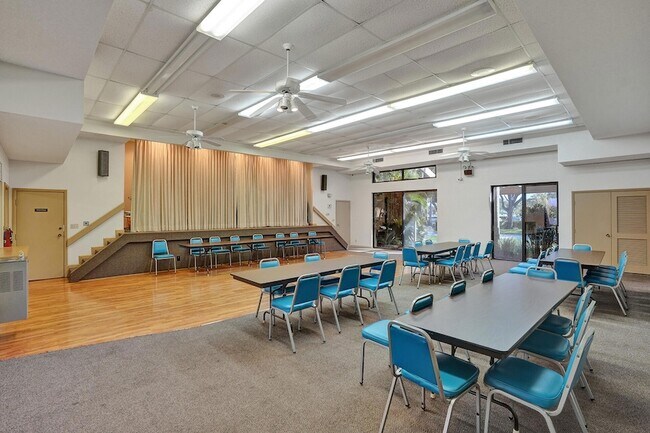 Building Photo - 4550 NW 18th Ave