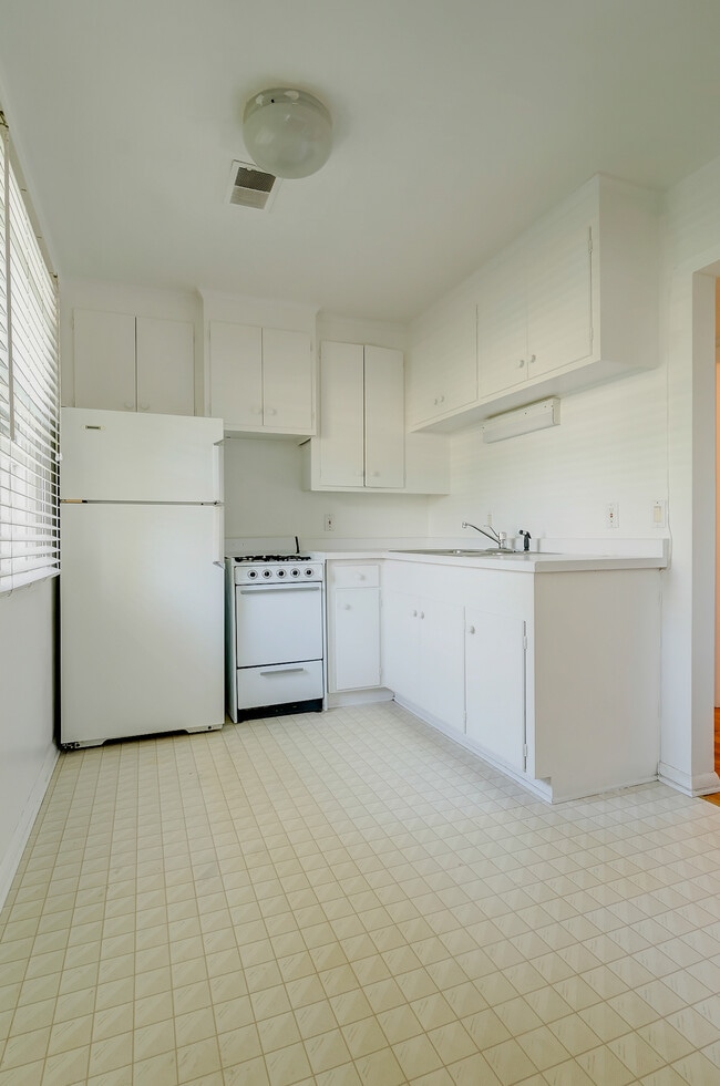 Building Photo - 36th Ave Apartments