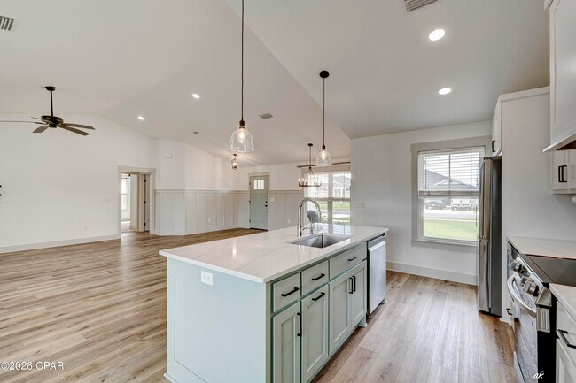 Building Photo - 3800 Redbud Wy